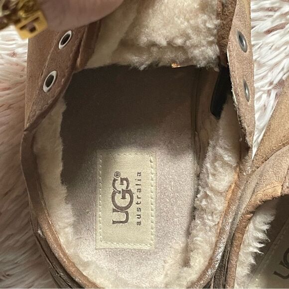 UGG SHOES  - Picture 7 of 11